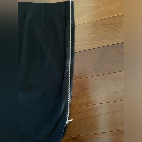 Black Tristan skirt - Picture 2 of 3